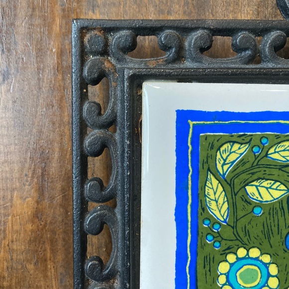 MCM Cast Iron Ceramic Tile Drummer Boy Retro Blues Greens 12x8” Vintage Trivet - Picture 4 of 14